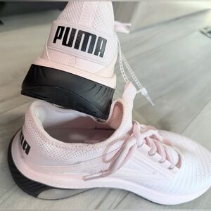 Puma Women's Soft Pink Sneakers